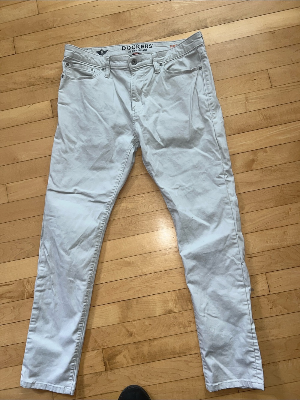 Dockers Men's Slim Extreme Flex Jeans in off white